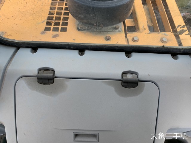 现代 R215-7C 挖掘机