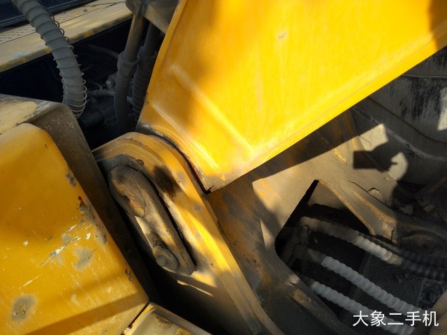 徐工 XE260C 挖掘机