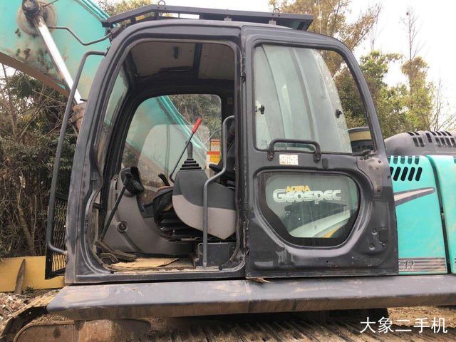 神钢 SK270D-8 挖掘机