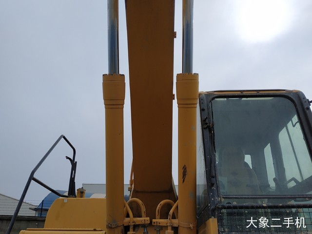 小松 PC240LC-8M0 挖掘机