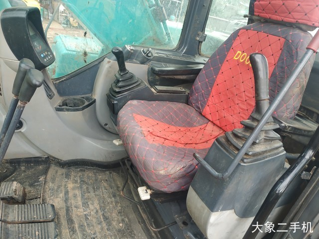 神钢 SK260LC-8 挖掘机