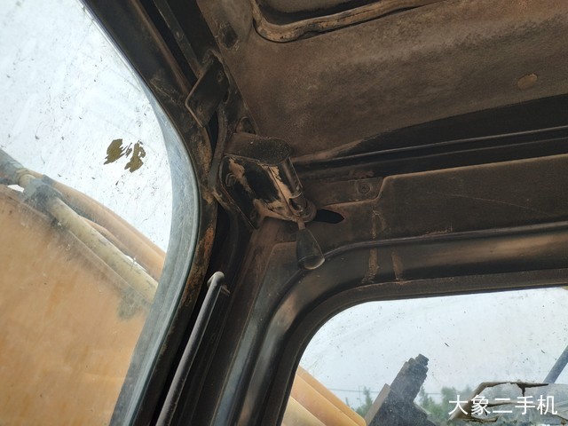 现代 R215-7C 挖掘机