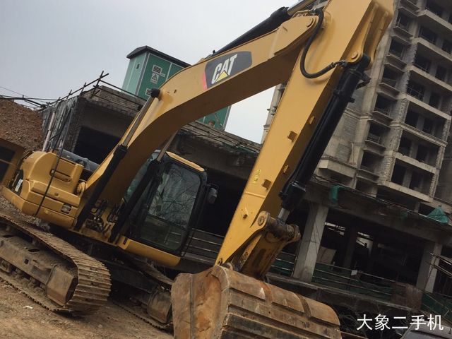 卡特彼勒 323DL 挖掘机