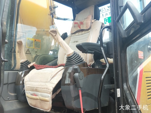 三一重工 SY215C-9 挖掘机