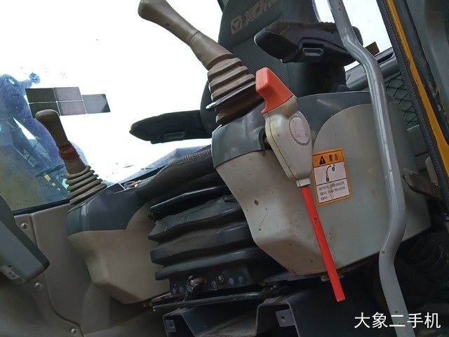 徐工 XE135B 挖掘机