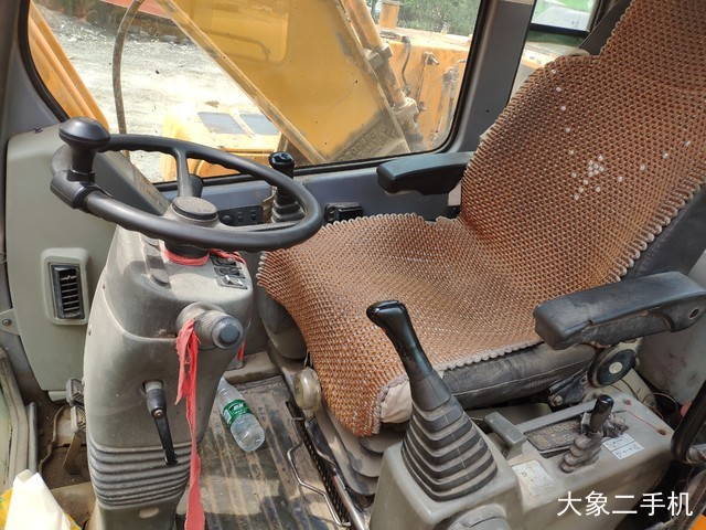 现代 R210W-7 挖掘机