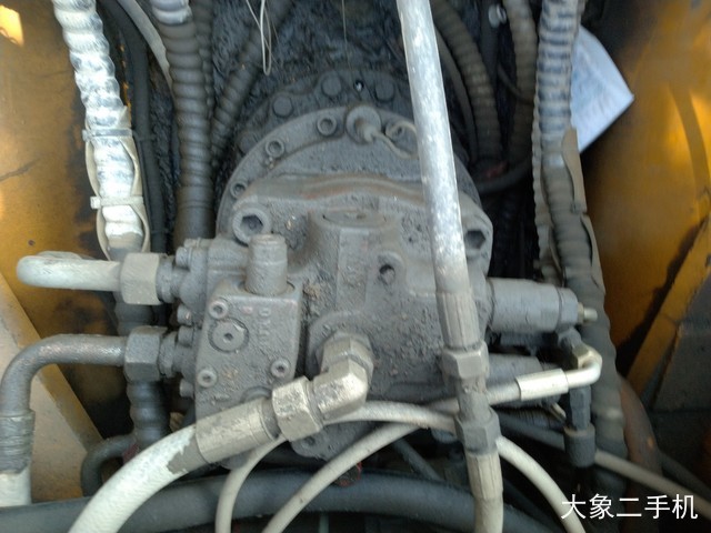 徐工 XE260C 挖掘机