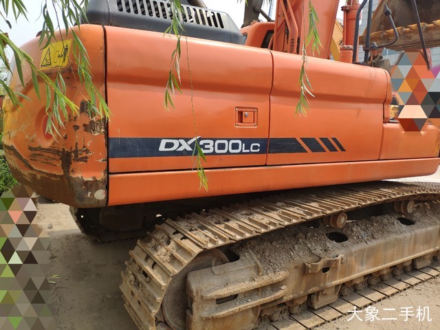 斗山 DX300LC 挖掘机