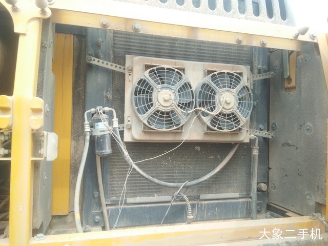 山东临工 LG6210 挖掘机