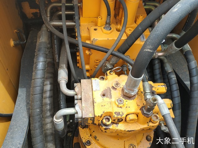 现代 R215-7 挖掘机