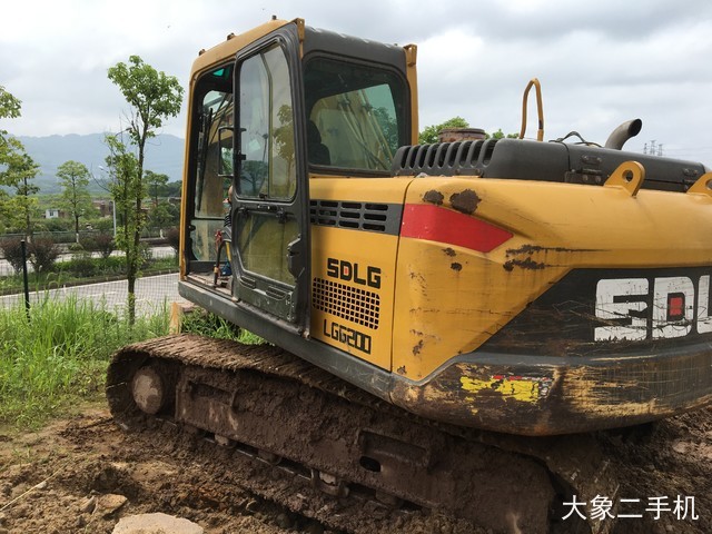 山东临工 LG6135E 挖掘机