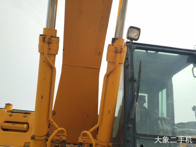龙工 LG6220D 挖掘机