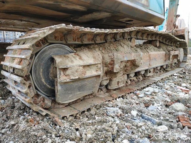 神钢 SK270D-8 挖掘机