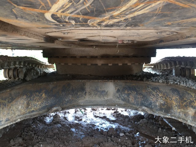 徐工 XE270DK 挖掘机