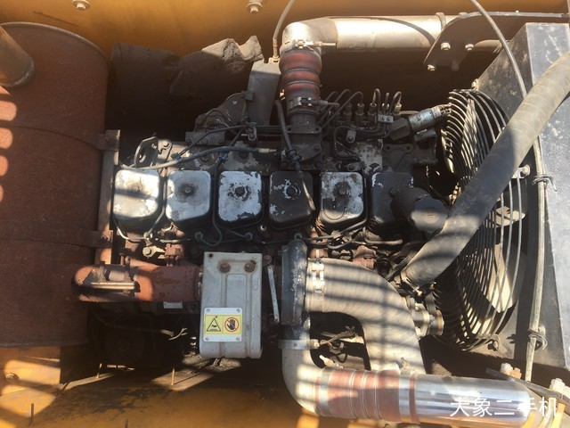 现代 R225LC-7 挖掘机