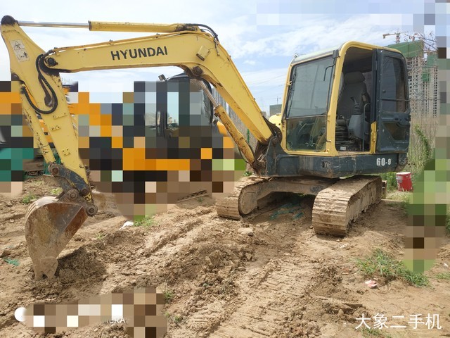 现代 R60-9 挖掘机