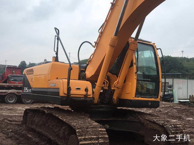 现代 R215-9 挖掘机