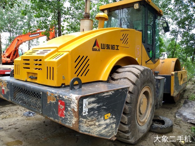 山东临工 RS8220 压路机