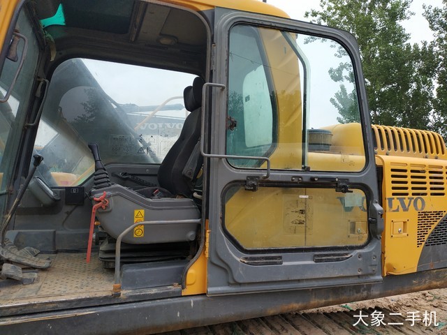 沃尔沃 EC210B 挖掘机