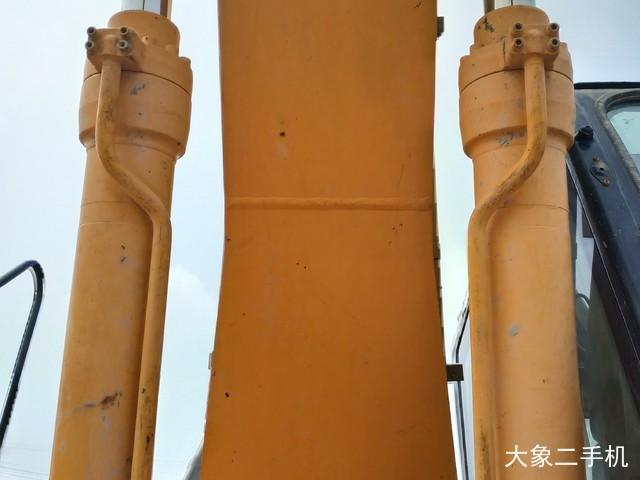 龙工 LG6225 挖掘机