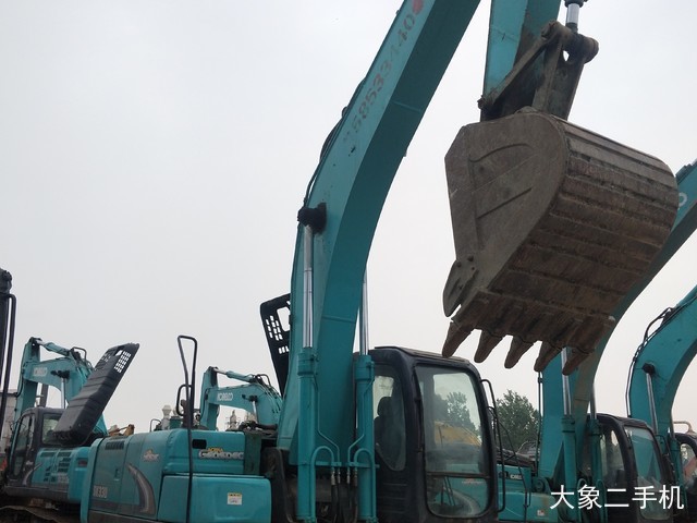 神钢 SK260LC-8 挖掘机