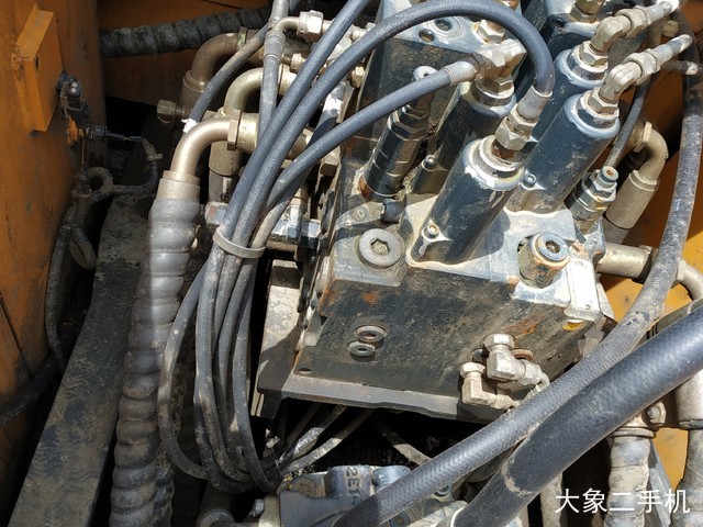 现代 R150LC-9 挖掘机