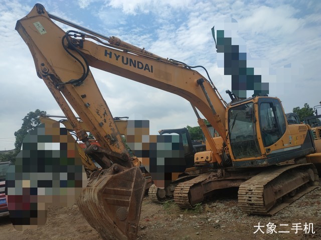 现代 R215-9 挖掘机