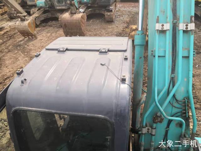 神钢 SK200-8 挖掘机
