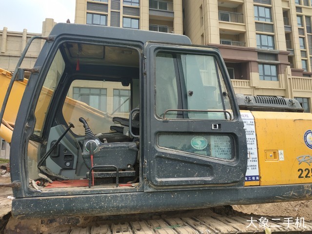 现代 R225LC-7 挖掘机