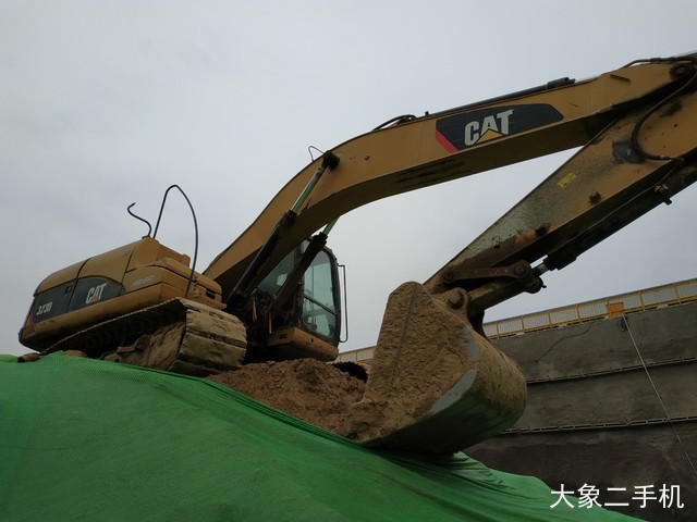 卡特彼勒 323DL 挖掘机