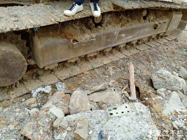 现代 R225LC-7 挖掘机