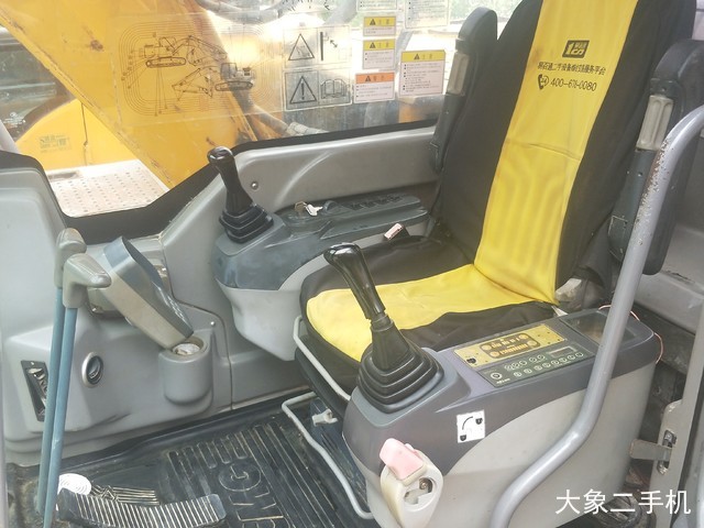 徐工 XE150D 挖掘机