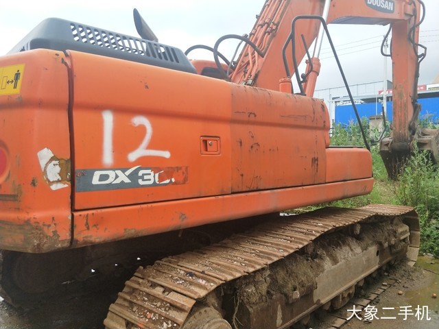 斗山 DX300LC 挖掘机