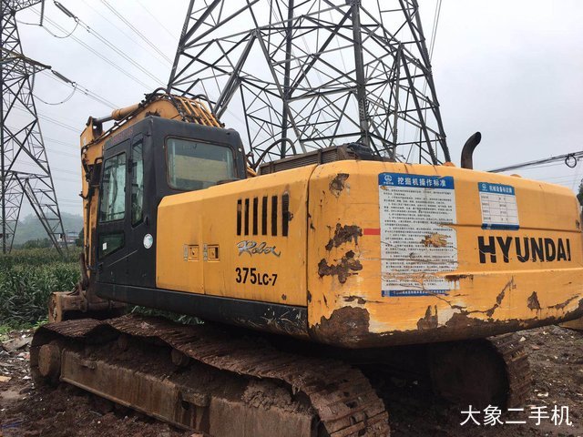 现代 R375LC-7 挖掘机