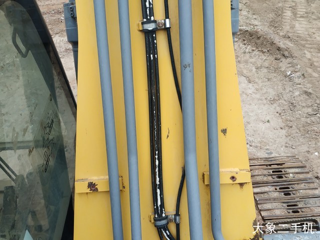 徐工 XE215C 挖掘机