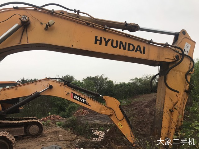 现代 R335LC-7 挖掘机