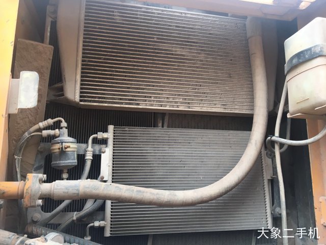 现代 R225LC-9T 挖掘机