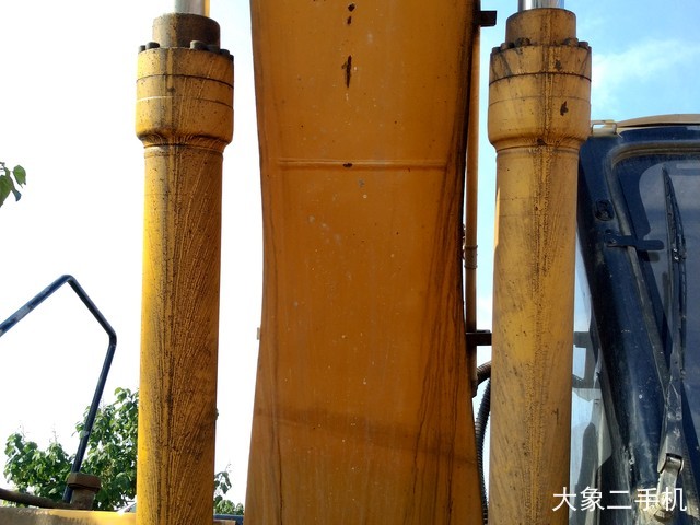 徐工 XE260C 挖掘机