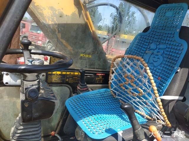 现代 R200W-5 挖掘机