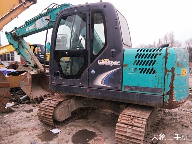 神钢 SK75-8 挖掘机