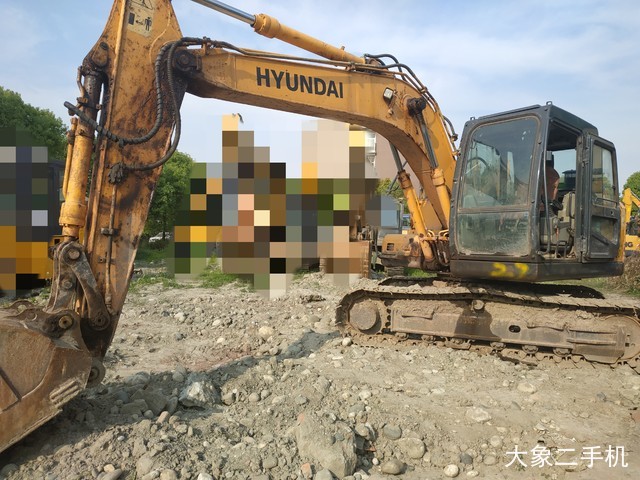 现代 R110-7 挖掘机