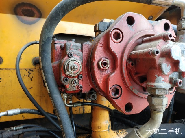 现代 R215-7C 挖掘机