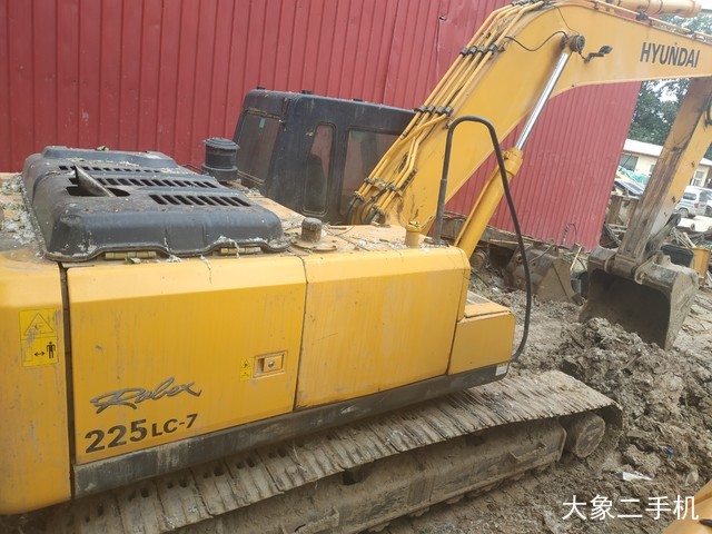 现代 R225LC-7 挖掘机