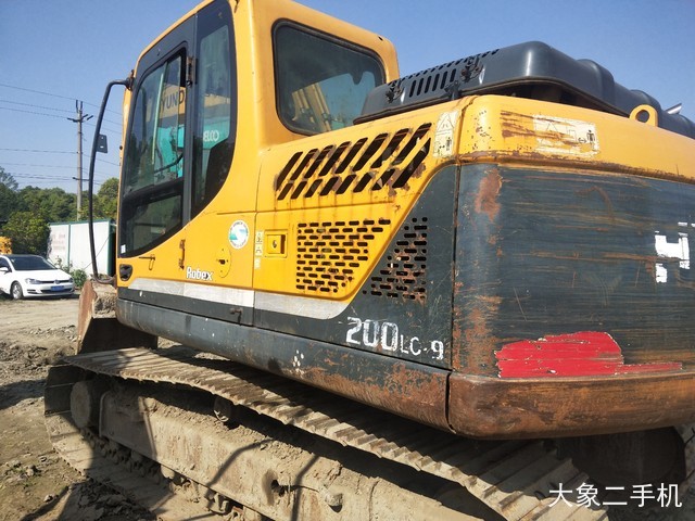 现代 R150LC-9 挖掘机