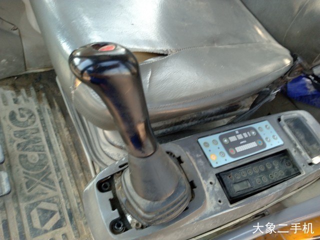 徐工 XE260C 挖掘机