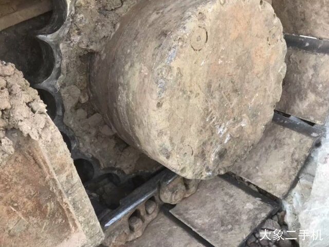 现代 R225LC-7 挖掘机