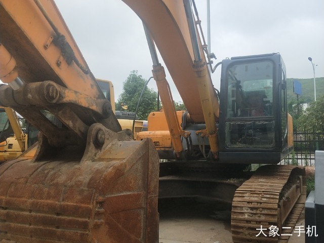 现代 R335LC-7 挖掘机