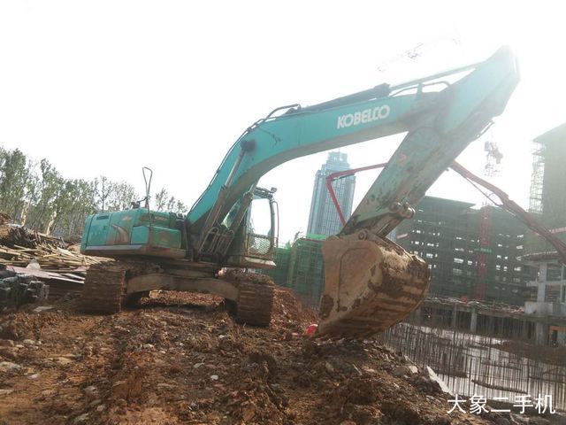 神钢 SK270D-8 挖掘机