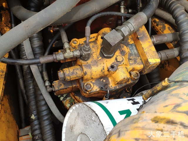 现代 R210W-5 挖掘机