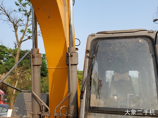 徐工 XE150D 挖掘机